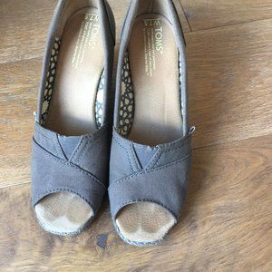 TOMS Classic Canvas Peep Toe Wedge Sandal - Size 7.5